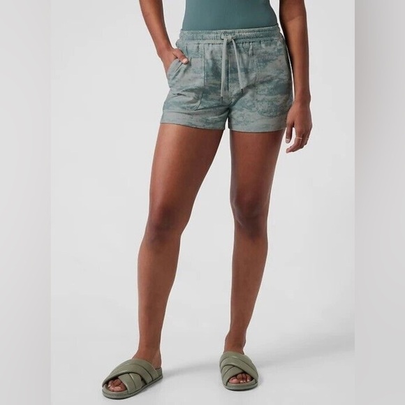 ATHLETA Blue and white Fog Camo FARALLON shorts size XL - Picture 2 of 14